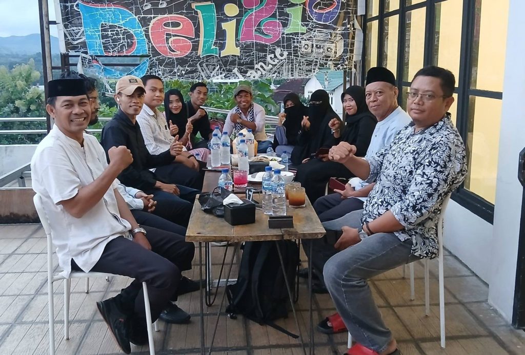 Hangatkan Kebersamaan, Mahasiswa MPI STAI Al-Amin Dompu Gelar Buka Puasa Bersama